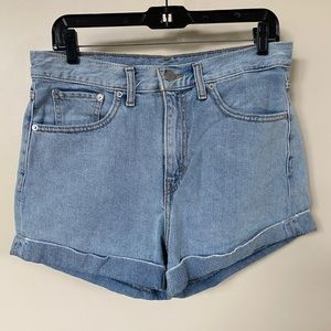 Levi’s High-Waisted Mom Shorts Size 30